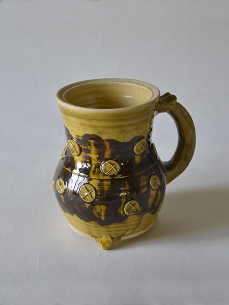 http://www.poteriedesgrandsbois.com/files/gimgs/th-31_PCH006-01-poterie-médiéval-des grands bois-pichets-pichet.jpg